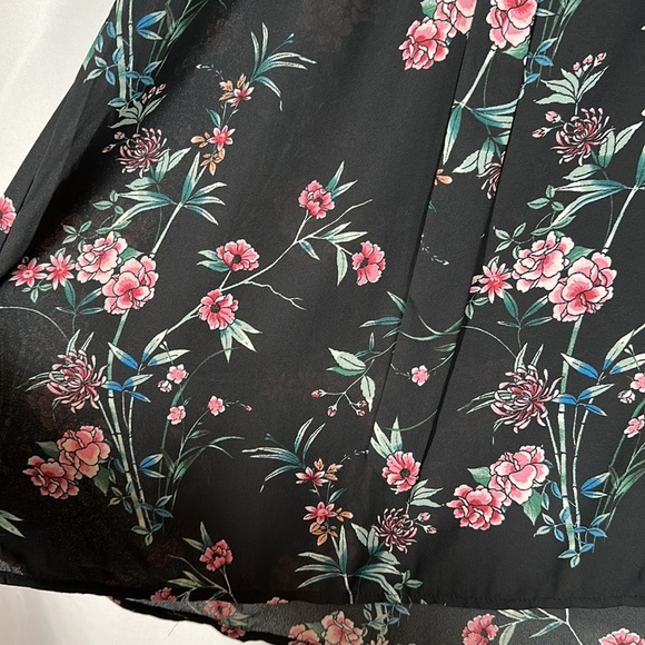 Torrid Black & Pink Floral Tie Georgette Tie Chiffon Tank Top Blouse - Picture 7 of 9